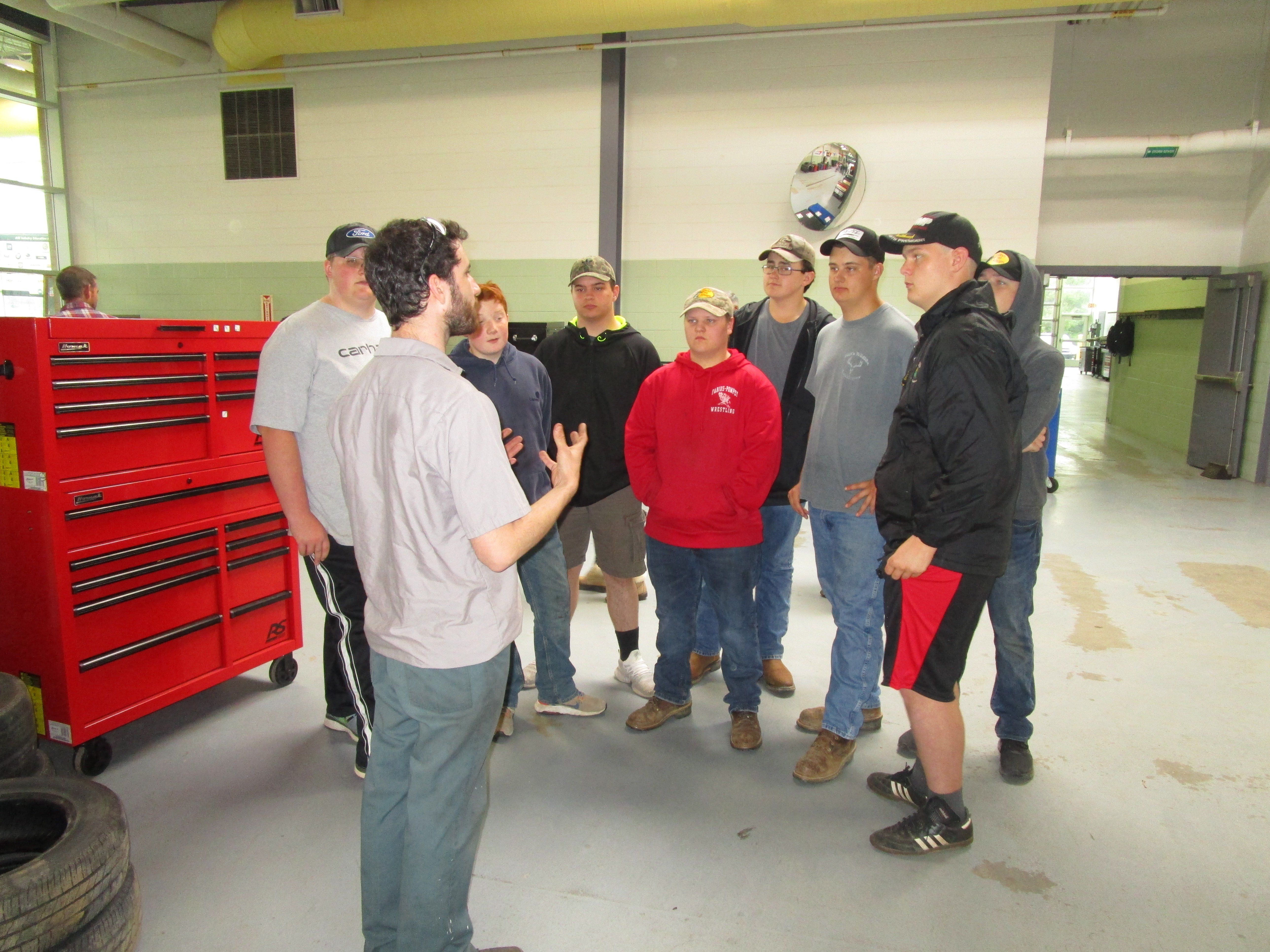 HS students speaking with a automotive tech